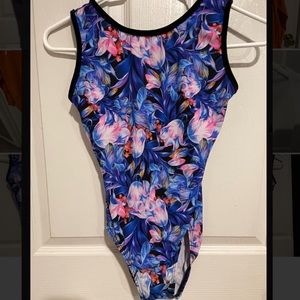 Rebecca’s moms leo | floral tank | adult medium